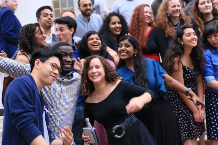 vacinart stipendii molodezhi studentam